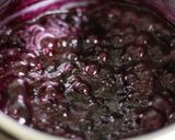 A picture of step 2 of Easy and Pretty Blueberry Jam.