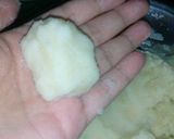 صورة لخطوة 2 من وصفة كرات البطاطس بالجبن 😉👌