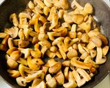 A picture of step 3 of Champignons in sour cream.