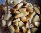 Foto langkah ke 5 dari resep Kentang Jamur Masak Kecap.