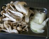 A picture of step 1 of Japanese-Style Salmon and Mushroom Tofu Cream Pasta.