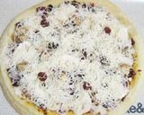 A picture of step 7 of Chicken & Cranberry Pizza.