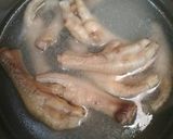 Foto langkah ke 1 dari resep Sayur sop ceker anti bau amis.