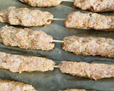 Souvlaki fűszeres húsrudacskák nyárson recept fázis 1 fotója