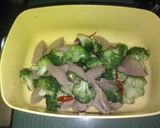 Foto langkah ke 6 dari resep Tumis brokoli dan bakso.