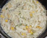 A picture of step 4 of White sauce pasta.