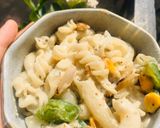 A picture of step 9 of Creamy White Sauce Pasta.