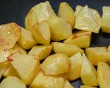 A picture of step 4 of Chicote-Style Patatas Bravas.