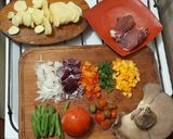 Foto del paso 1 de la receta: Cazuela de gírgolas, lomo y vegetales