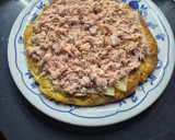 Foto del paso 3 de la receta: Tortilla de patata rellena de atún y queso manchego