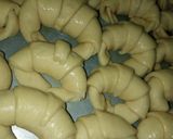 Foto del paso 6 de la receta: Medialunas de manteca😋