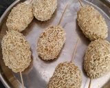 ম্যাগি উইথ এগ ললিপপ রেসিপি ধাপ - 4 ছবি