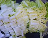 A picture of step 2 of Chinese Cabbage and Pork Stir-Fry with Miso and Mayonnaise.