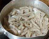A picture of step 2 of Easy and Tasty! Teriyaki Konnyaku for Dieters.
