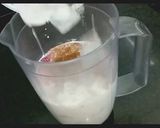 स्ट्रॉबेरी मिल्कशेक- Strawberry Milkshake recipe in Hindi ) रेसिपी चरण 3 फोटो