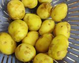 A picture of step 1 of Dum Aloo.