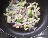 Foto langkah ke 2 dari resep Tumis tahu tauge sosis.