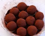 A picture of step 8 of Cream Cheese ♡ White Chocolate Truffle.