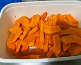 Une image de l'étape 5 de Frites de potimarron au miel et épices.
