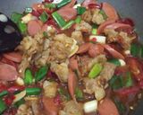 Foto langkah ke 6 dari resep Oseng Tetelan Sosis.