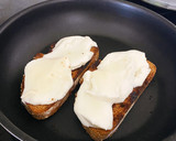 Foto del paso 2 de la receta: Tostadas integrales de mozzarella fresca y pera