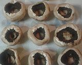 A picture of step 3 of Spicy stuffed mushrooms.