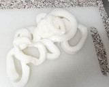 Foto del paso 2 de la receta: Calamares a la romana caseros, sin gluten