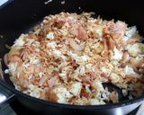 A picture of step 2 of Ham And Onion Fried Rice.