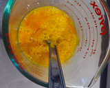 Foto del paso 3 de la receta: Tortilla de ajetes tiernos