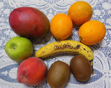 Foto del paso 1 de la receta: Copa de ensalada de frutas con ricota dulce