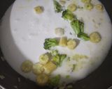 A picture of step 4 of Thai Baby Corn Soup.