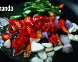 Foto langkah ke 3 dari resep Tumis Kerang Saus Tiram Pedas.