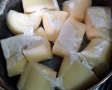 Foto langkah ke 3 dari resep Singkong Rebus Santan.