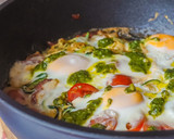 Foto del paso 4 de la receta: Sartenada de espaguetis de calabacín y huevos con pesto
