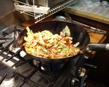 Foto del paso 8 de la receta: Pollo saltado con hongos shiitake y repollo chino