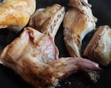 Foto del paso 3 de la receta: Conejo guisado con salsa de setas llanegas y verduras