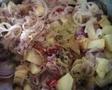 A picture of step 2 of Aloo do pyaza.