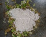 Foto langkah ke 2 dari resep Pastel Isi Ragout Sayur.