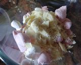 A picture of step 4 of Choco pie with marshmallow.