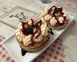 Foto del paso 3 de la receta: Merienda dulce pancakes con la crema de los albaricoques rellenos y mermelada de frambuesa