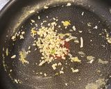 Hình bước làm 5 của món Cơm rang thập cẩm với lá cần tây (Fried rice with celery leaves)