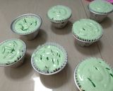 Foto langkah ke 4 dari resep Bolu kukus semangka anti gagal.