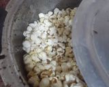 A picture of step 5 of Halky phulky bhook mein Masala popcorns.