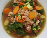Foto langkah ke 6 dari resep Tumis brokoli wortel.