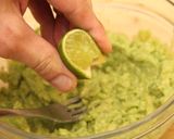 Guacamole (avokádókrém) recept fázis 2 fotója