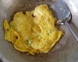 Foto langkah ke 5 dari resep Telur Dadar Tumis Sambal Ulek.