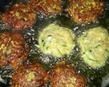 Foto del paso 3 de la receta: Mini tortitas de calabacín