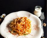 Foto del passaggio 1 della ricetta Tagliatelle con crema alle noci e paprica dolce