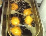 A picture of step 4 of Ricotta and orange fritters with honey.