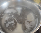 Foto del paso 1 de la receta: Pasta negra con gulas al ajillo